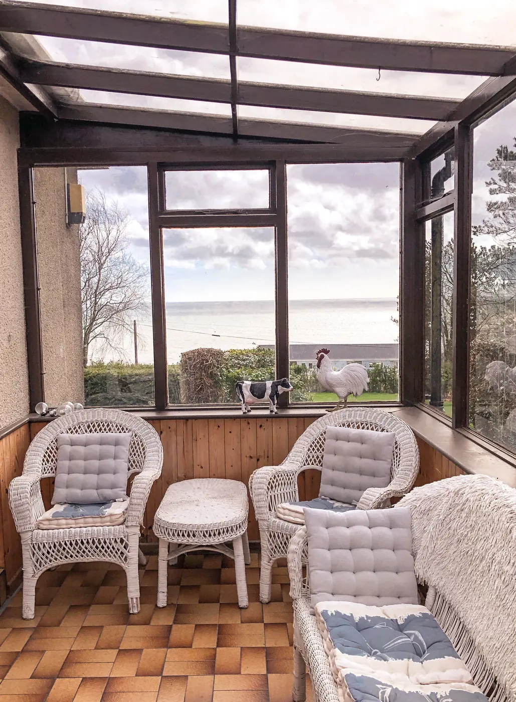 Conservatory with wicker chairs